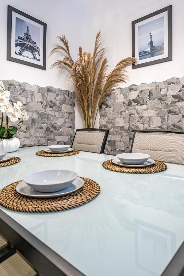 Exquisite Studio Apartment With An Original Design Valencia Exterior foto