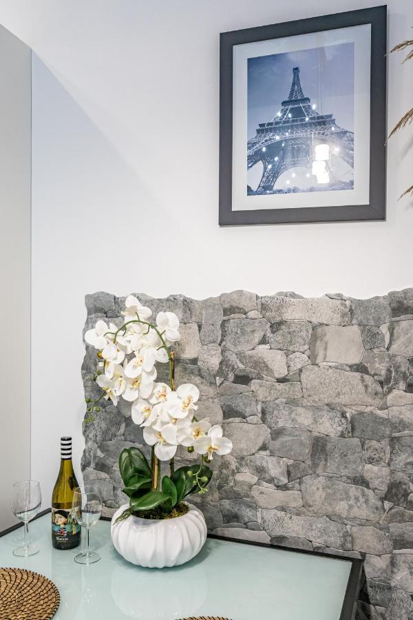 Exquisite Studio Apartment With An Original Design Valencia Exterior foto